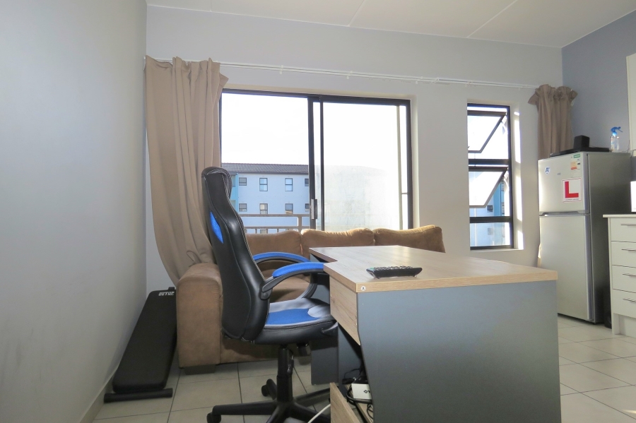 To Let 2 Bedroom Property for Rent in Parklands Western Cape